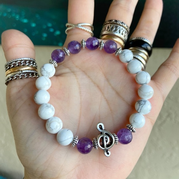 Silverskylight Jewelry - Treble amethyste & howlite gemstone bead bracelet
